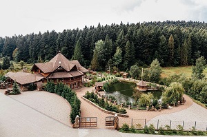 Колиба готельного комплексу «Любокрай» ()